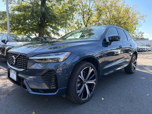2024 Volvo XC60 Recharge Plug-In Hybrid T8 Ultimate Dark