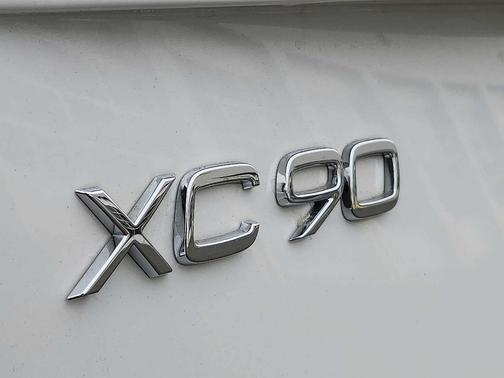 2024 Volvo XC90 B6 Ultimate Bright 7-Seater