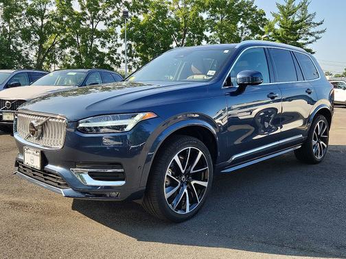 2023 Volvo XC90 B6 AWD Plus 7-Seater