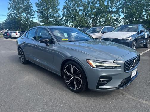 2024 Volvo S60 B5 Ultimate Dark