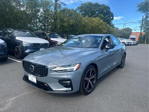 2024 Volvo S60 B5 Ultimate Dark