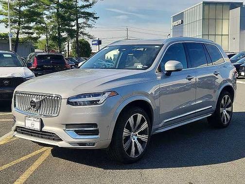 Silver Dawn 2024 Volvo XC90 Plus