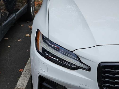 2022 Volvo S60 B5 AWD Momentum