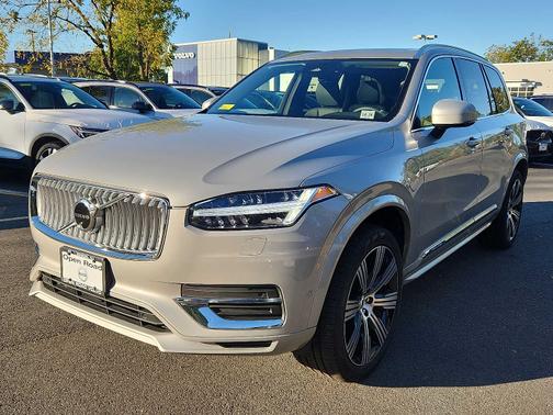2024 Volvo XC90 Recharge Plug-In Hybrid T8 Plus 6-Seater