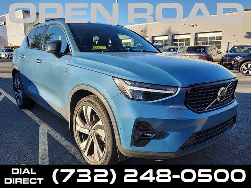 2023 Volvo XC40 B5 AWD Plus Dark