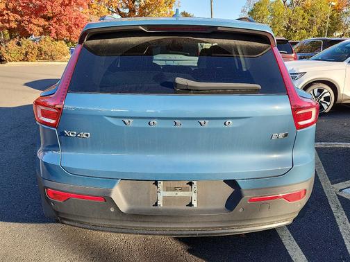 2023 Volvo XC40 B5 AWD Plus Dark