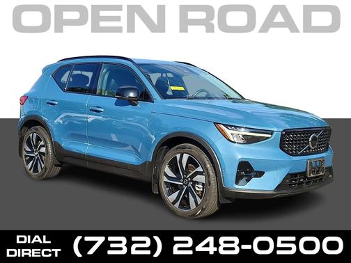2023 Volvo XC40 B5 AWD Plus Dark