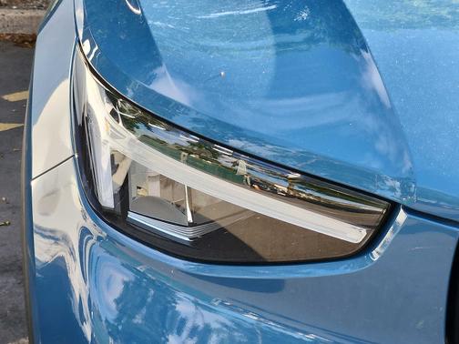 2023 Volvo XC40 B5 AWD Plus Dark