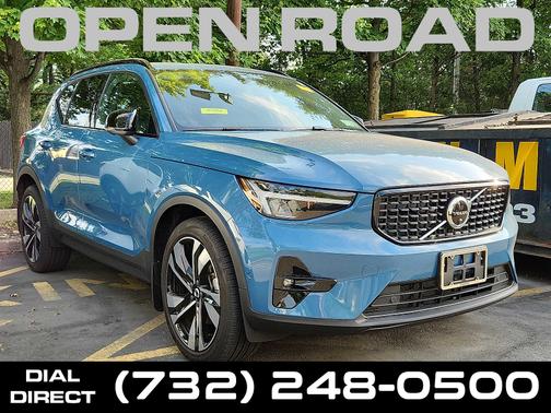 2023 Volvo XC40 B5 AWD Plus Dark