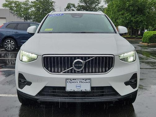 2023 Volvo XC40 B5 AWD Plus Bright