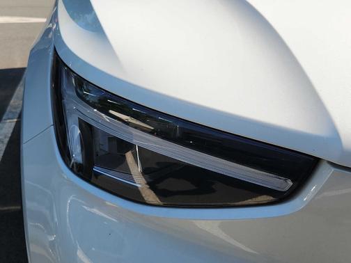 2023 Volvo XC40 B5 AWD Plus Bright