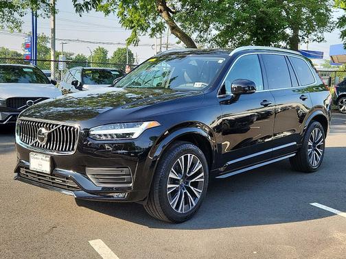 2022 Volvo XC90 T6 AWD Momentum 7 Seater