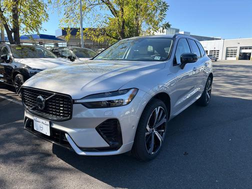 2024 Volvo XC60 Recharge Plug-In Hybrid T8 Ultimate Dark