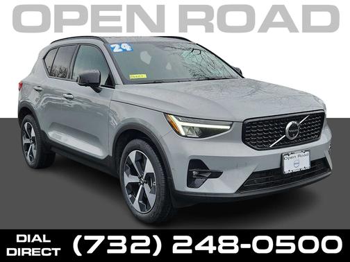 2024 Volvo XC40 B5 Plus Dark