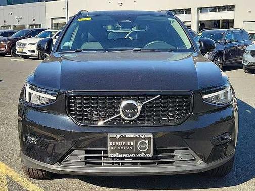 Onyx Black 2023 Volvo XC40 Plus