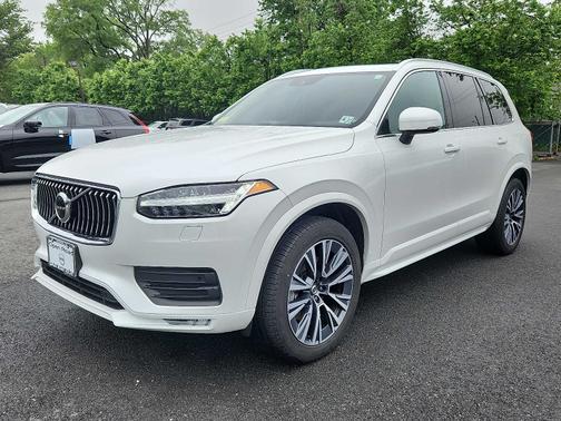 2022 Volvo XC90 T6 AWD Momentum 7 Seater