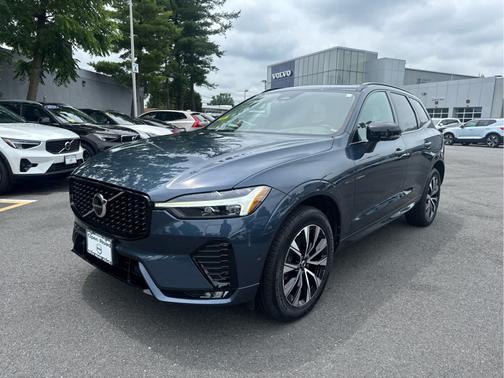 2023 Volvo XC60 B5 AWD Plus Dark