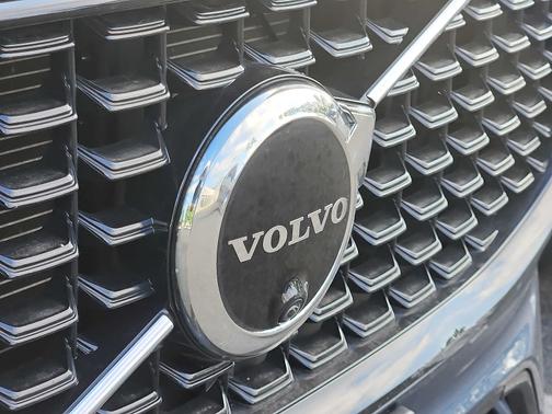 2023 Volvo XC60 B5 AWD Plus Dark