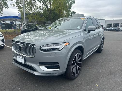 2024 Volvo XC90 B5 Plus Bright