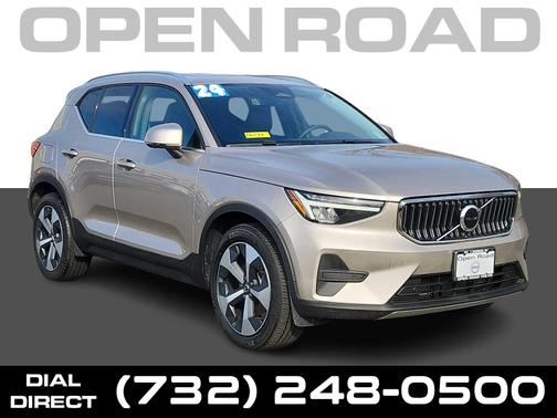 2024 Volvo XC40 B5 Core Bright