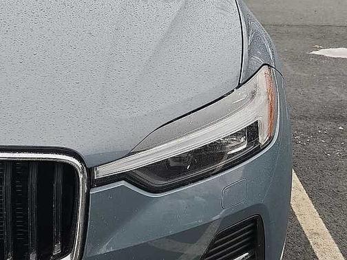 2022 Volvo XC60 B5 AWD Momentum