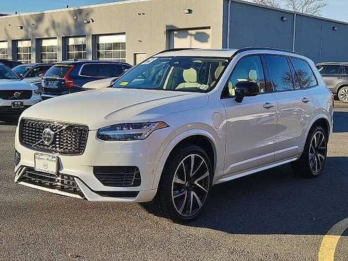 2023 Volvo XC90 Plus