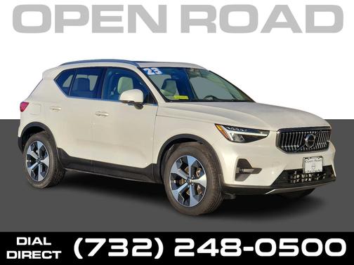 2023 Volvo XC40 B5 AWD Plus Bright