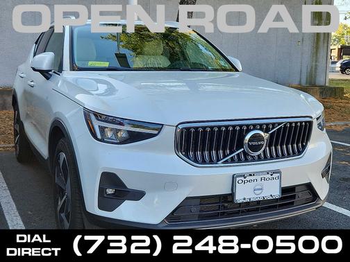2023 Volvo XC40 B5 AWD Plus Bright