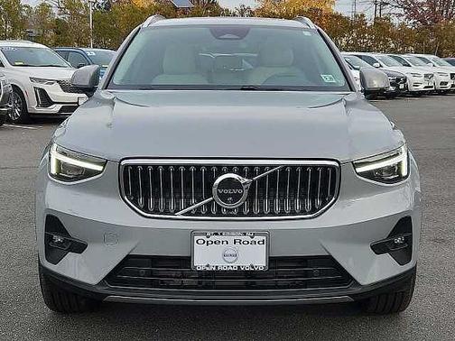 2024 Volvo XC40 B5 Ultimate Bright