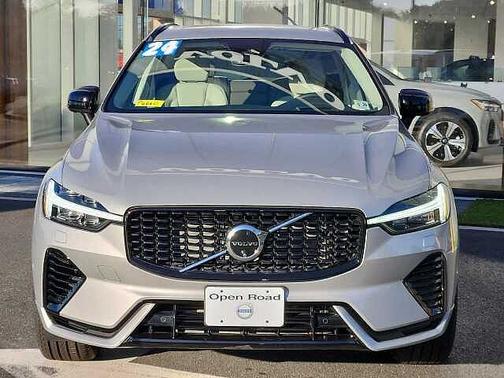 2024 Volvo XC60 T8 Ultimate Dark