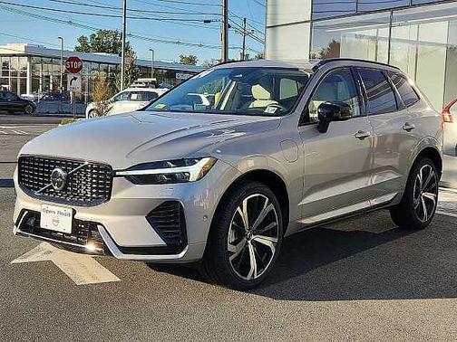 2024 Volvo XC60 T8 Ultimate Dark