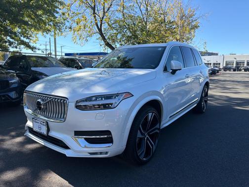 2024 Volvo XC90 B6 Ultimate Bright 7-Seater