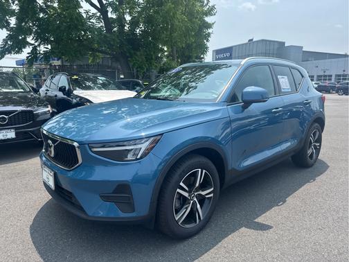 2023 Volvo XC40 B5 AWD Core