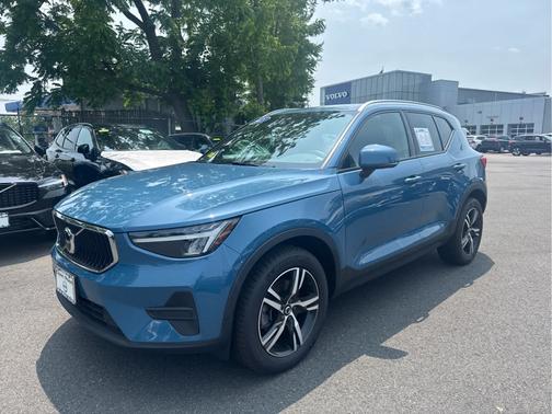 2023 Volvo XC40 B5 AWD Core