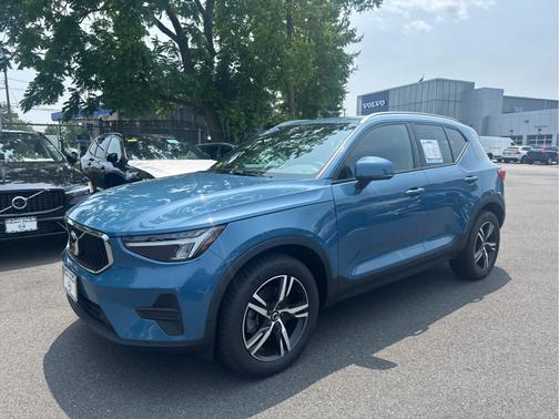 2023 Volvo XC40 B5 AWD Core