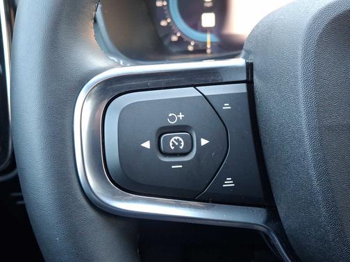 2023 Volvo XC40 B5 AWD Core