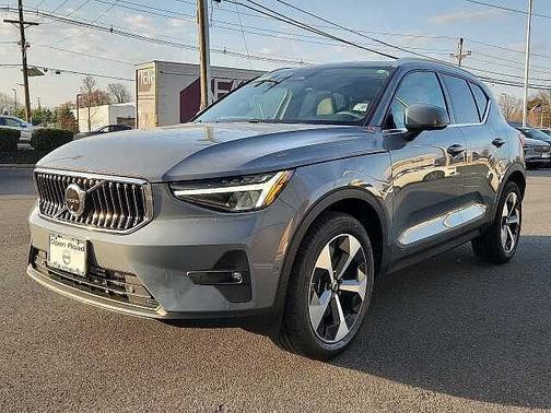 Thunder Grey 2023 Volvo XC40 Plus