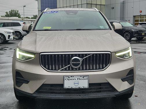 2024 Volvo XC40 B5 Core Bright