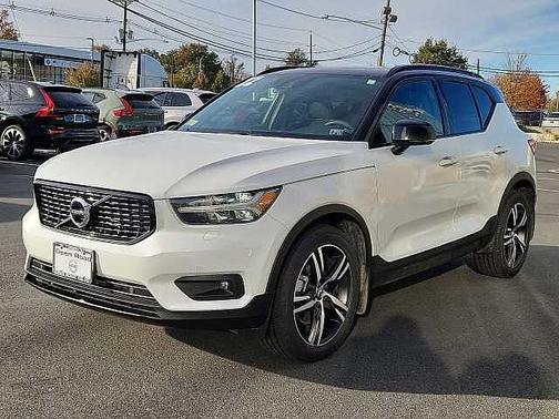 2022 Volvo XC40 R-Design