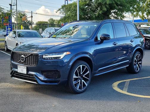 2023 Volvo XC90 Recharge Plug-In Hybrid Plus Dark 7-Seater