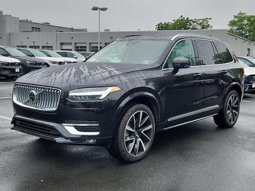 2024 Volvo XC90 B5 Plus Bright