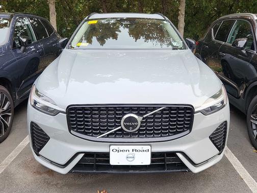 2024 Volvo XC60 B5 Ultimate Dark