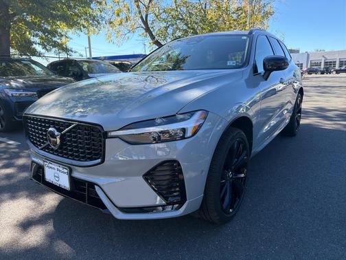 2024 Volvo XC60 B5 Ultimate Dark