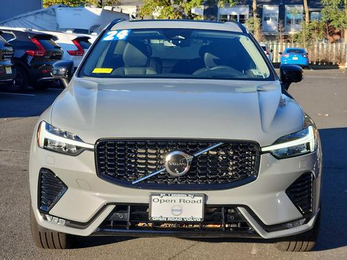 2024 Volvo XC60 B5 Ultimate Dark