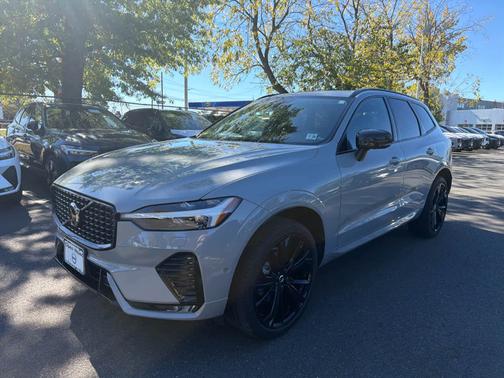 2024 Volvo XC60 B5 Ultimate Dark
