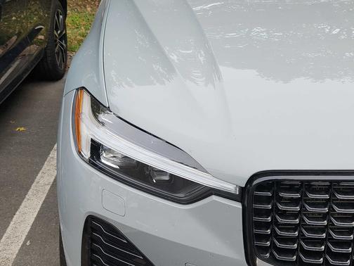2024 Volvo XC60 B5 Ultimate Dark