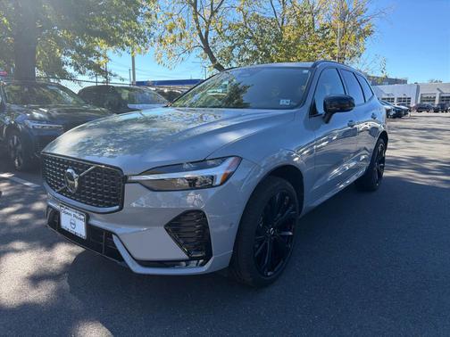 2024 Volvo XC60 B5 Ultimate Dark