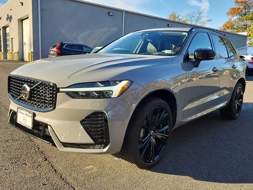2024 Volvo XC60 B5 Ultimate Dark