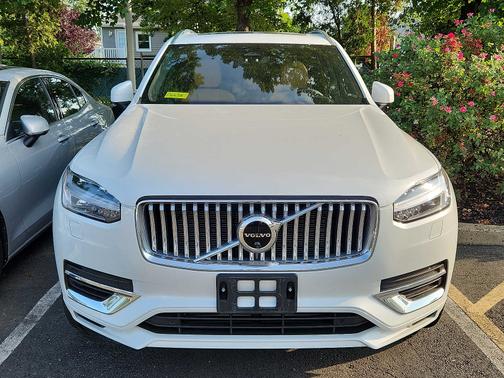 2023 Volvo XC90 Recharge Plug-In Hybrid Ultimate Bright 7-Seater