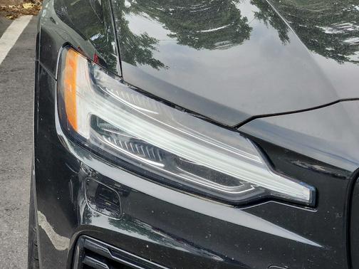 2023 Volvo S60 Recharge Plug-In Hybrid Plus Dark